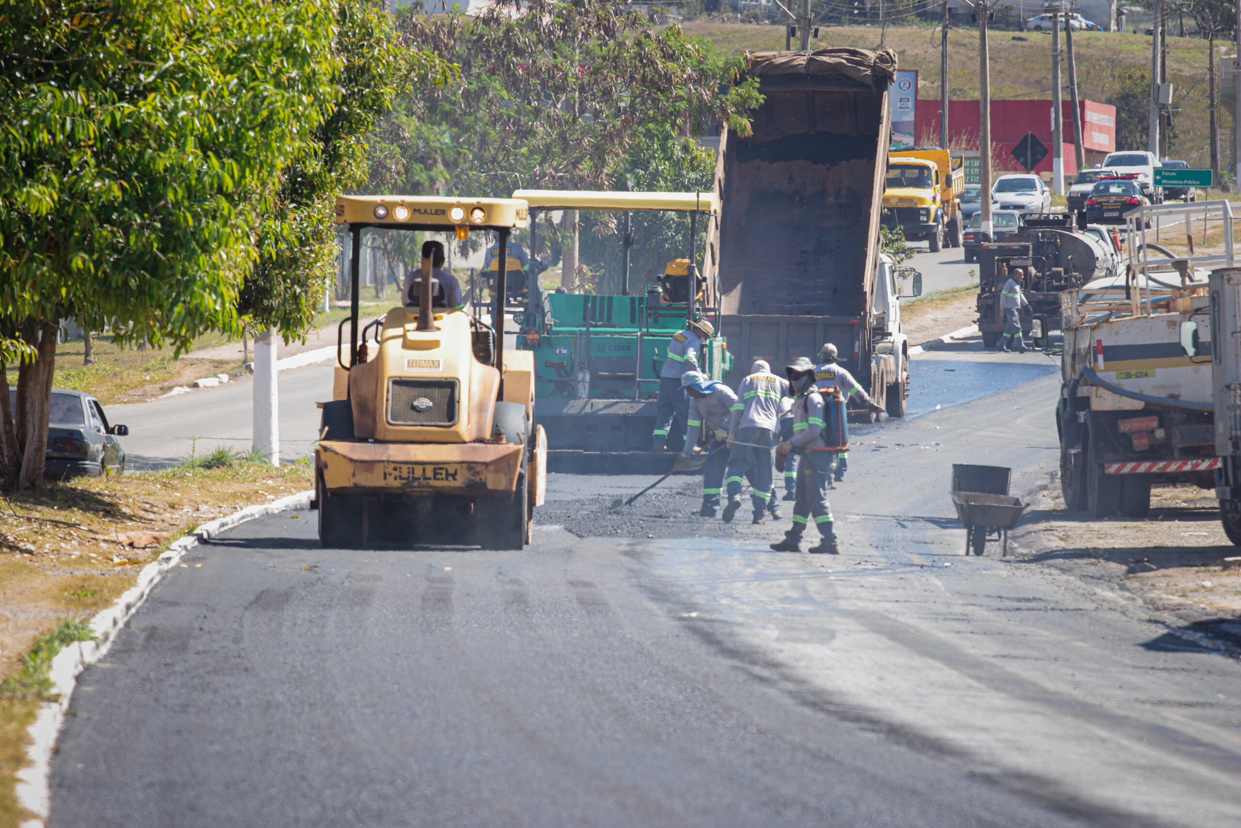 Transformação Asfáltica, iluminação pública e novos maquinários em Santo Antônio do Descoberto