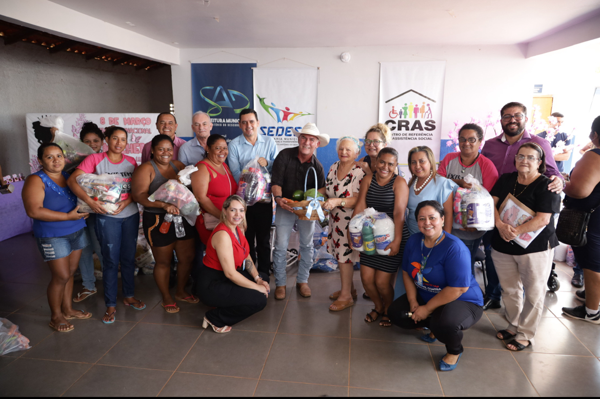 Prefeitura Municipal de Santo Antônio do Descoberto realiza entrega de kits de higiene e cestas básicas em homenagem ao Dia da Mulher